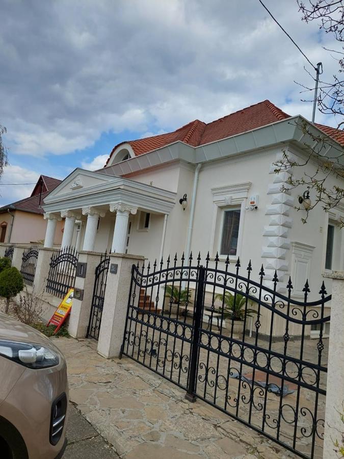 Gombos Apartman Apartment Hajduszoboszlo Bagian luar foto
