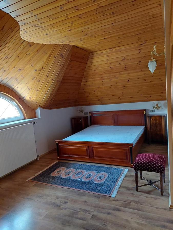 Gombos Apartman Apartment Hajduszoboszlo Bagian luar foto