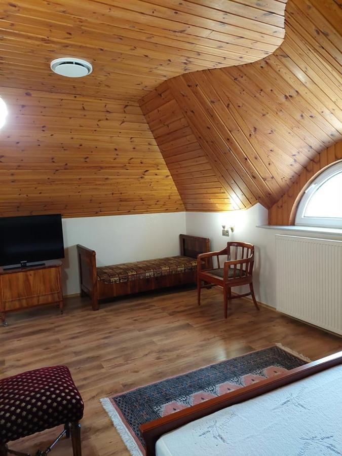 Gombos Apartman Apartment Hajduszoboszlo Bagian luar foto