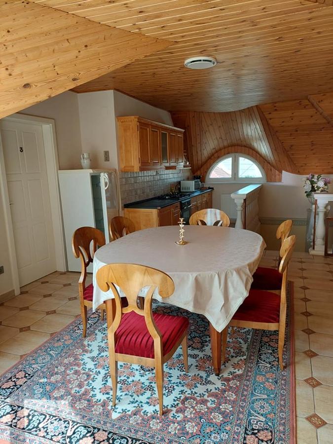 Gombos Apartman Apartment Hajduszoboszlo Bagian luar foto
