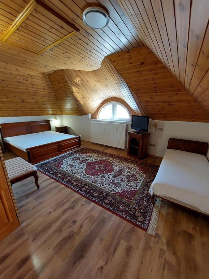 Gombos Apartman Apartment Hajduszoboszlo Bagian luar foto