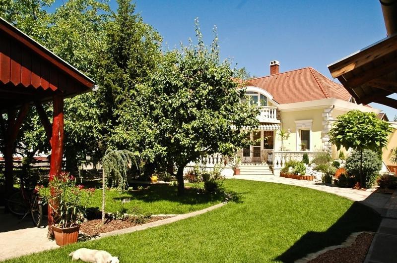 Gombos Apartman Apartment Hajduszoboszlo Bagian luar foto