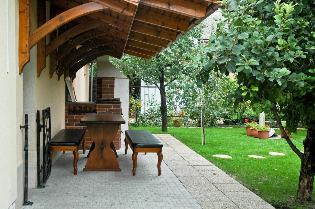Gombos Apartman Apartment Hajduszoboszlo Bagian luar foto