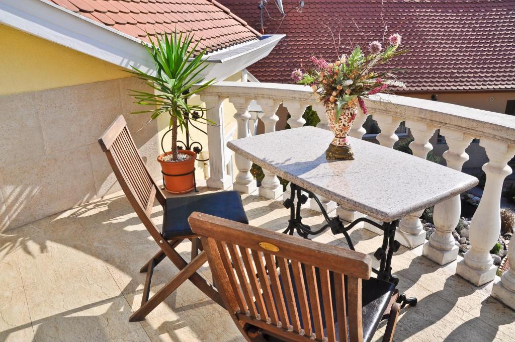 Gombos Apartman Apartment Hajduszoboszlo Bagian luar foto